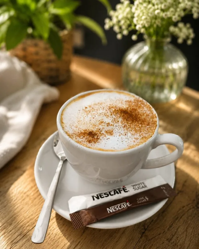 Cappuccino fahéjjal az Ibolya Cukrászdában